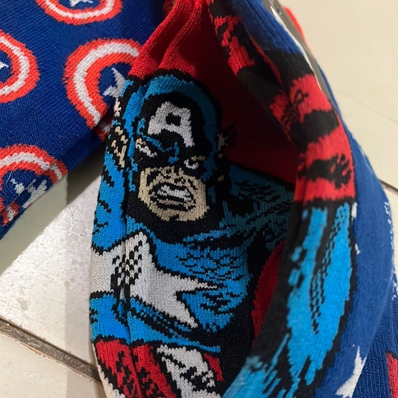 Marvel Captain America 🇺🇸 Crew Socks size 6-12 2Prs - Picture 3 of 5